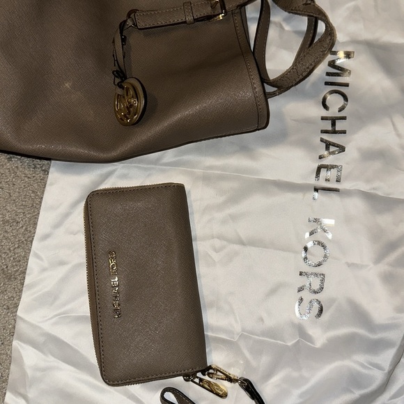 Michael Kors Tote clutch dust bag bundle - Picture 2 of 4